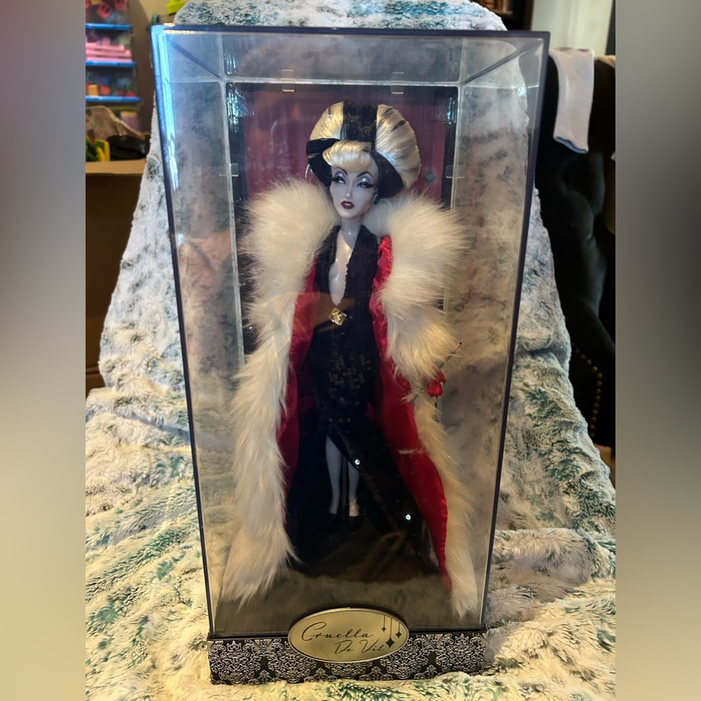 Disney Villains Designer Collection- CRUELLA DE VIL